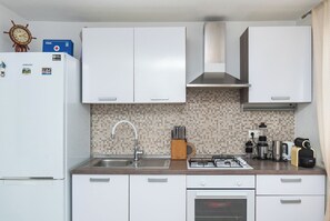 아파트 (A3) | 전용 주방 | 냉장고, 전자레인지, 오븐, 쿡탑
