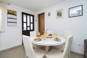 Apartment (A3) | Dining