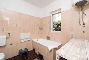 Apartment (A1) | Badezimmer | Badewanne