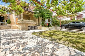 Ubetjent parkering (inkludert)