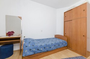 Soundproofing, free WiFi, bed sheets