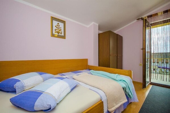 Apartment (A1) | 1 bedroom, bed sheets