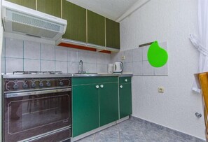 Apartment (A1) | Eigene Küche | Kühlschrank, Mikrowelle, Ofen, Herdplatte