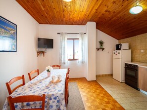 Apartment (A1) | Private kitchen | Fridge, microwave, oven, stovetop - Apartment Sime (Nin)
