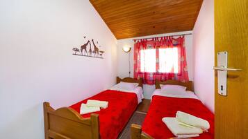 Iron/ironing board, free WiFi, bed sheets