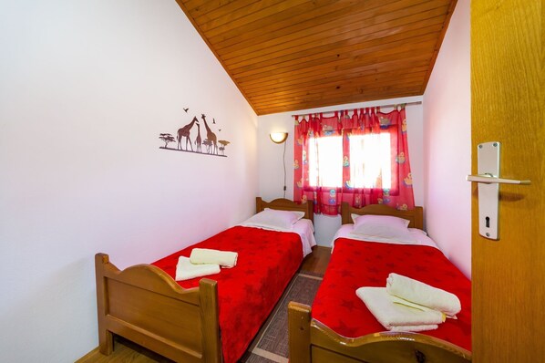 Iron/ironing board, free WiFi, bed sheets - Apartment Sime (Nin)