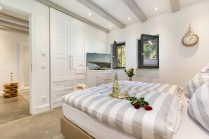 1 bedroom, in-room safe, WiFi, bed sheets