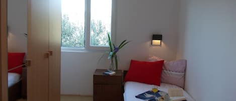 House | Iron/ironing board, free WiFi, bed sheets