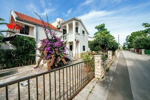 Courtyard - Apartment Nada (Zadar)
