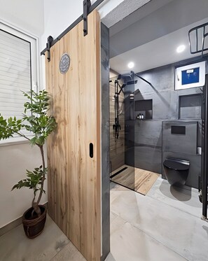 Studio (A3) | Bathroom | Shower, towels, soap - Apartments Marijana (Vodice)
