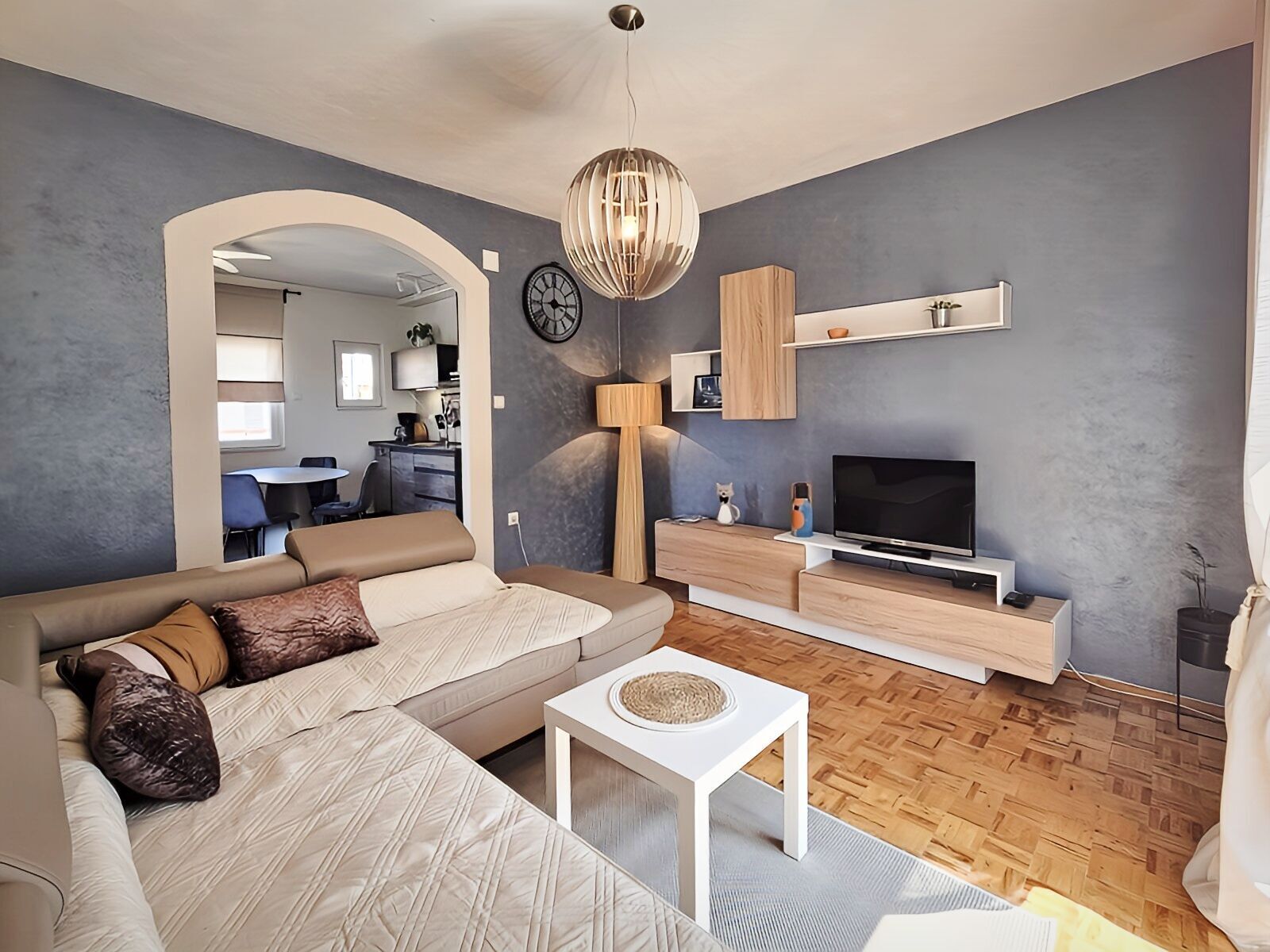 Apartment (A1) | Wohnzimmer | Fernseher