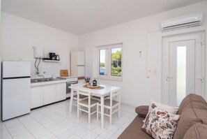 Apartment (A1) | Dining