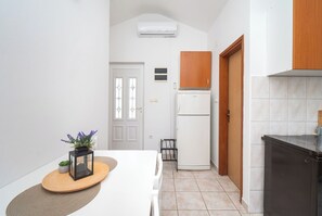 Apartment (A4) | Dining