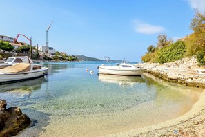 Beach nearby - Apartments Kresimir (Rogoznica)