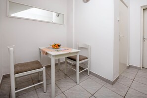 Apartment (A1) | Dining