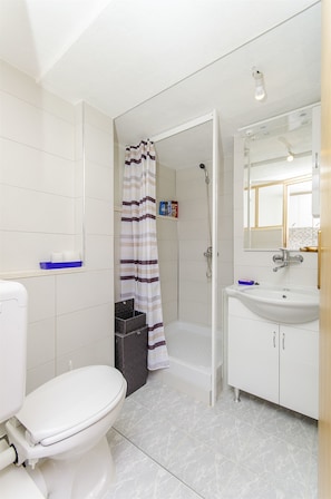 Bathroom - Apartment Antonio (Sucuraj)