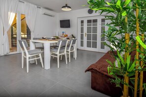 Apartment (A1) | Dining