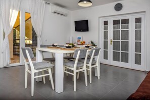 อพาร์ทเมนท์ (A1) | ร้านอาหาร