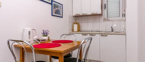 Cuisine privée | Réfrigérateur, surface de cuisson, cafetiÚre-théiÚre