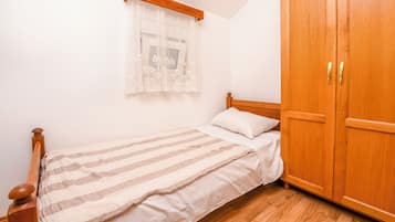 Studio (A2) | 4 bedrooms, free WiFi, bed sheets