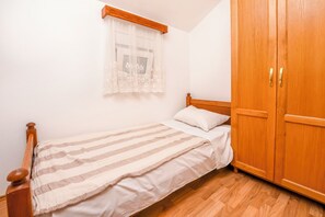 Studio (A2) | 4 bedrooms, free WiFi, bed sheets - Apartments Zdravko (Rogoznica)