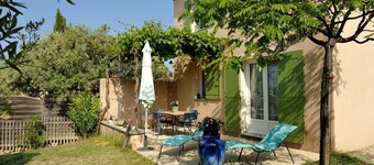Independent villa at the foot of Mt Ventoux