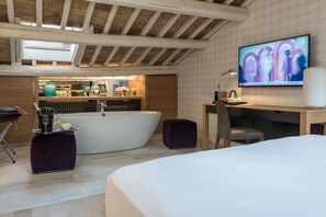 Junior Suite | Premium bedding, down comforters, Select Comfort beds, minibar - Laurina 33 (Rome)