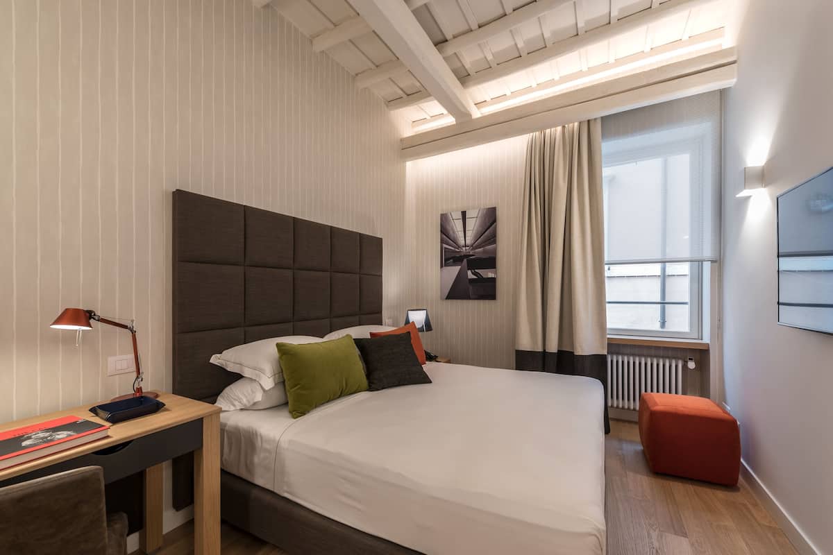 Klassieke tweepersoonskamer | Luxe beddengoed, donzen dekbedden, Select Comfort-bedden, een minibar