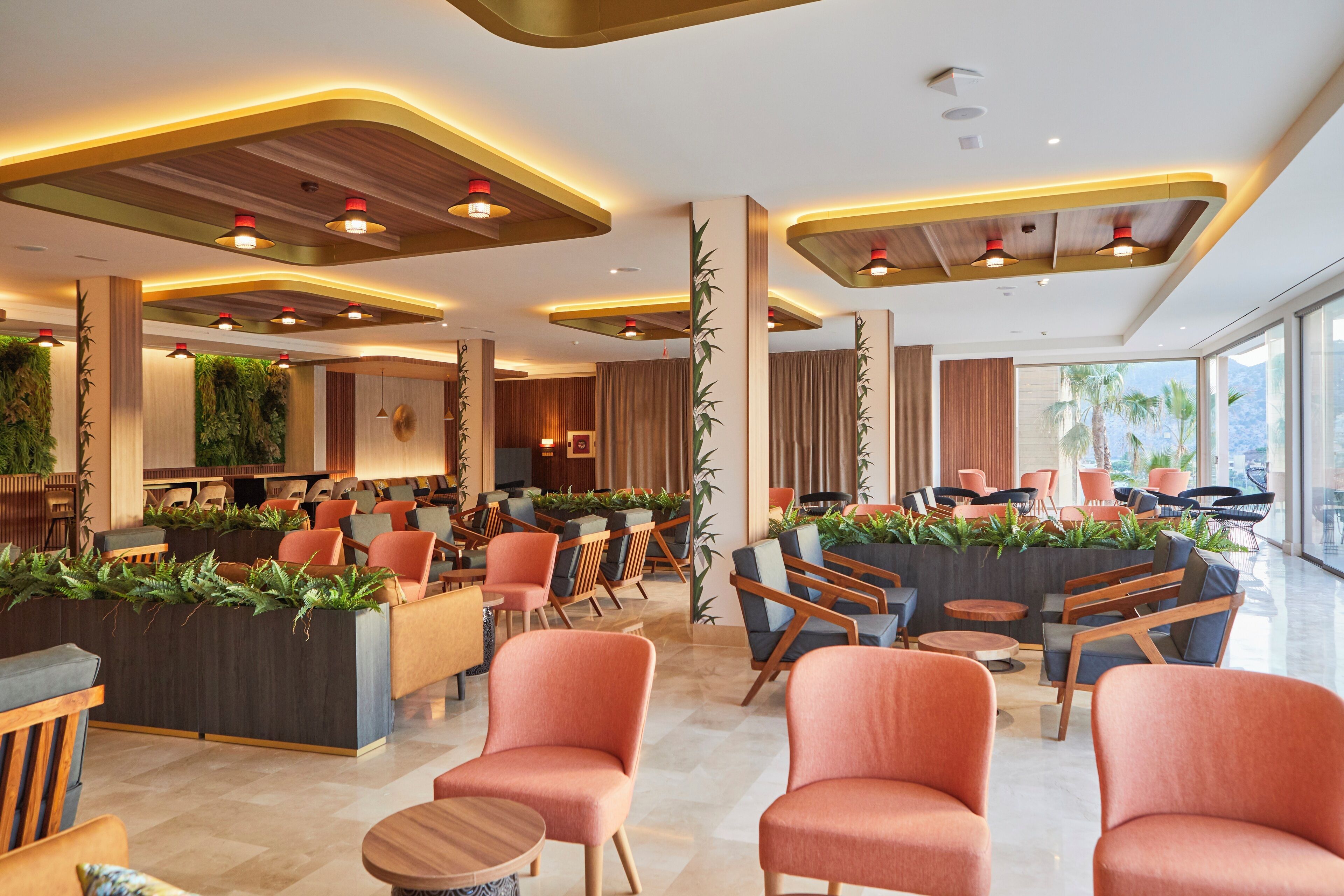 2 bars/lounges, swim-up bar