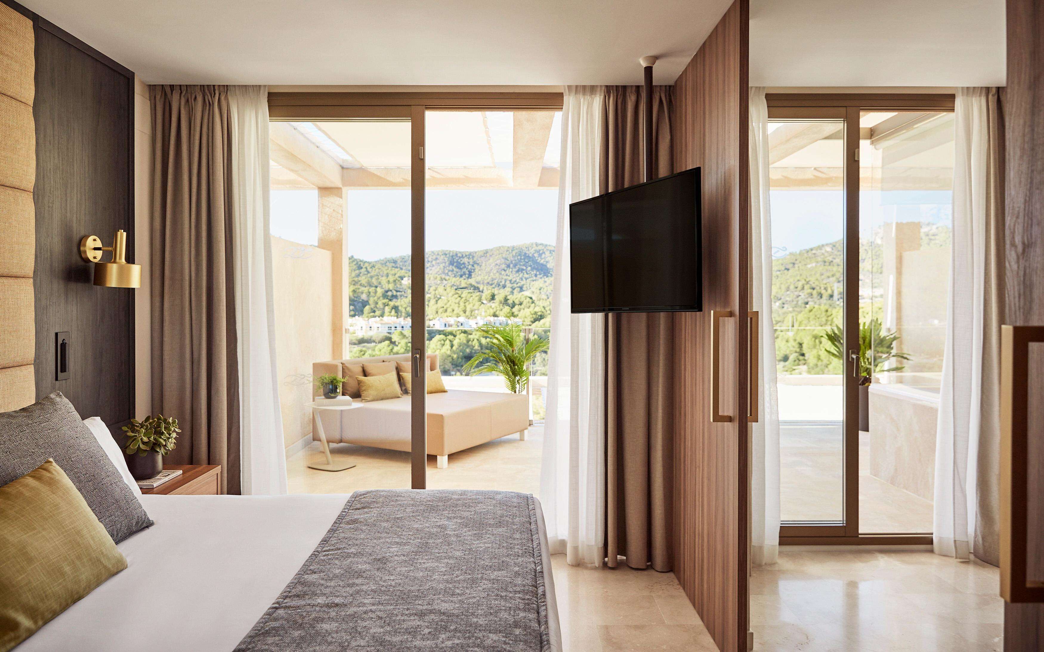 1 bedroom, minibar, in-room safe, desk