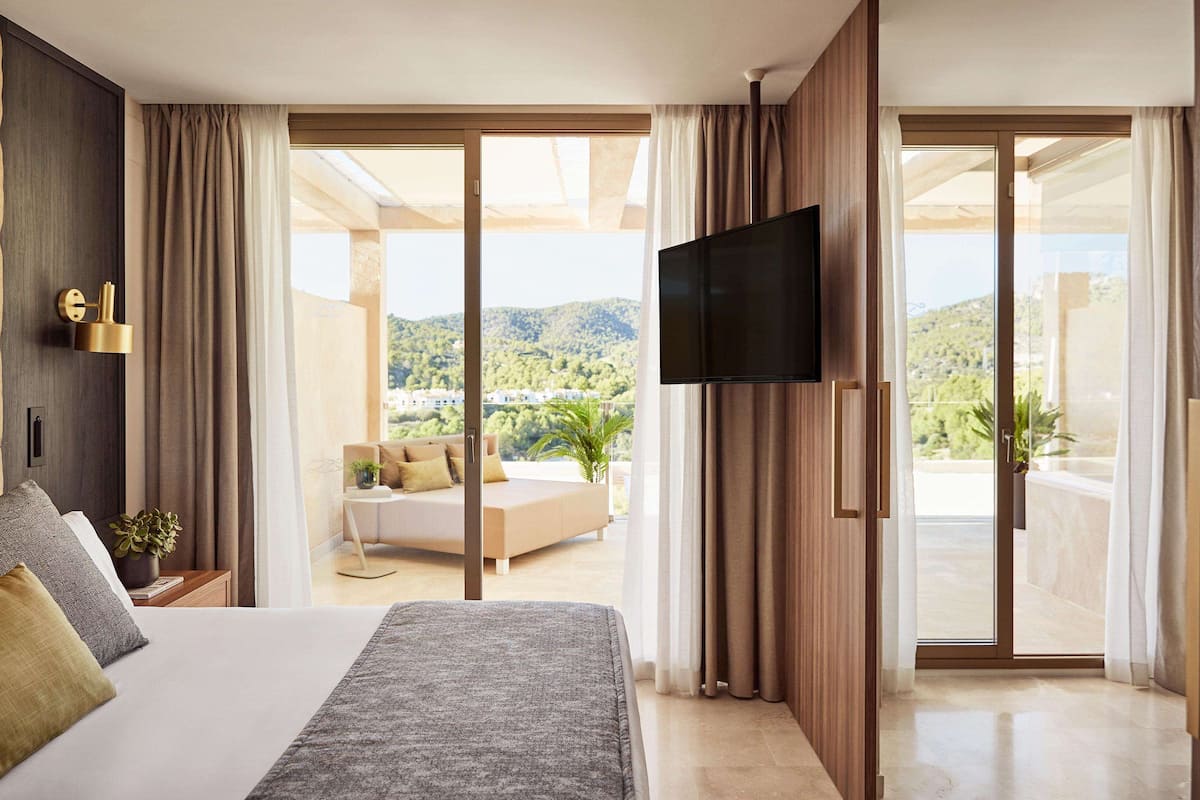 1 bedroom, minibar, in-room safe, desk