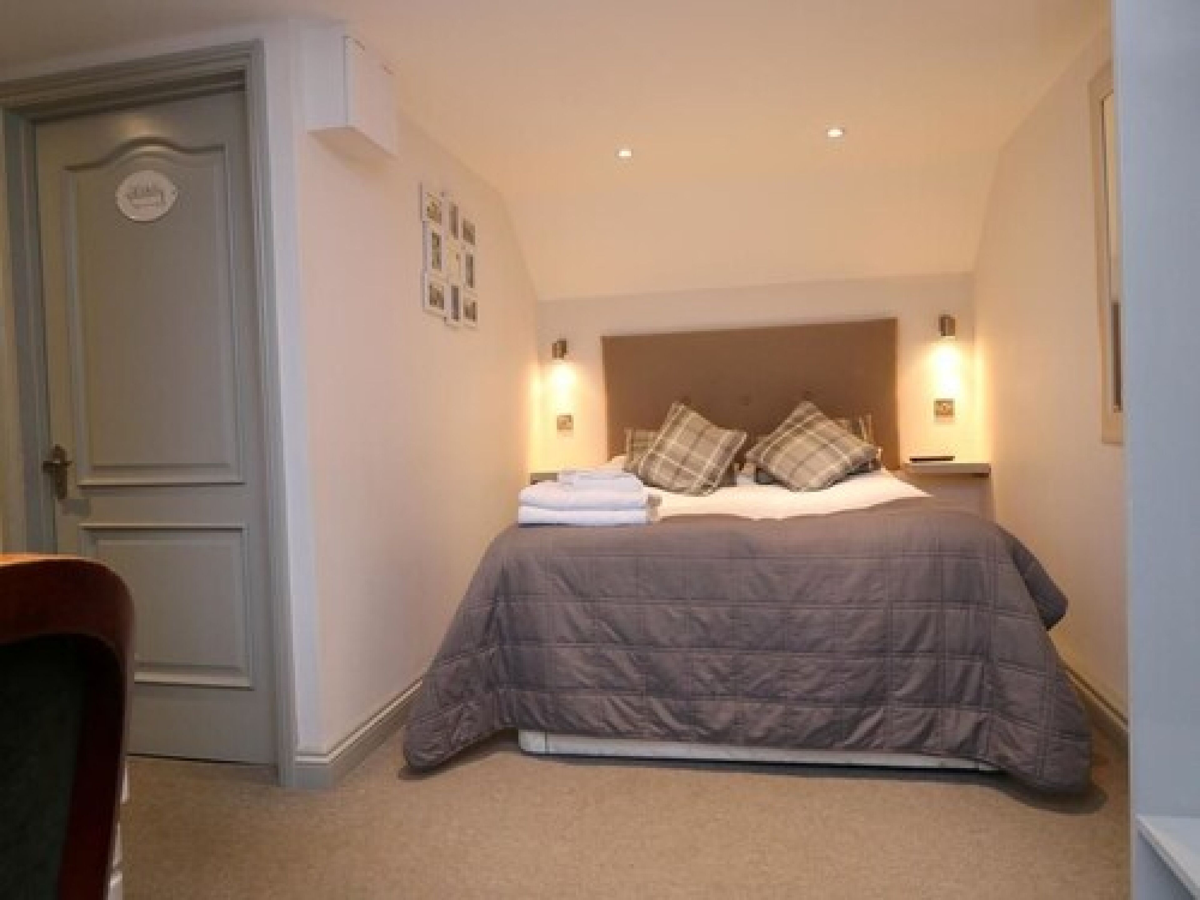 Desk, iron/ironing board, free WiFi, bed sheets