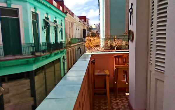 Kahden hengen perushuone, 1 keskisuuri parisänky, kaupunkinäköala | Näkymä kaupungille