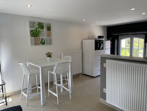 Dining - rural cottage in peace and close to many tourist sites (Aywaille)