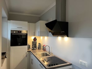 Kühlschrank, Mikrowelle, Ofen