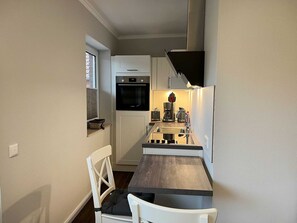 Kühlschrank, Mikrowelle, Ofen