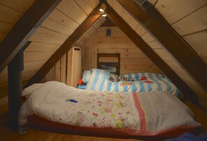 2 bedrooms, travel crib
