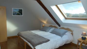 6 slaapkamers, een strijkplank/strijkijzer, wifi, beddengoed