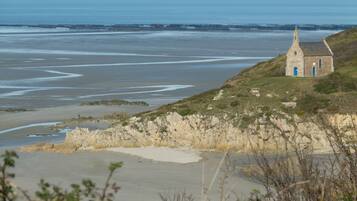 Plage à proximité, chaises longues