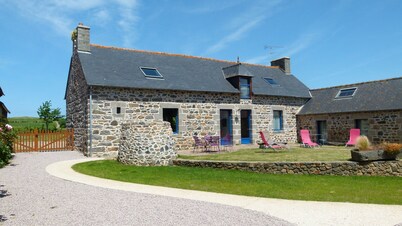 Cottage 12 o 14 escaños grupo (2 ch RMC en casa de piedra con jardín)