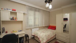 Desk, WiFi (free), bed sheets - Kalemci Huzur Apart (Trabzon)