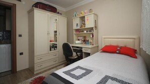 Desk, WiFi (free), bed sheets - Kalemci Huzur Apart (Trabzon)