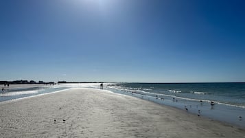 Beach nearby, sun loungers, beach towels