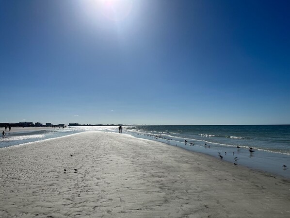 Beach nearby, sun loungers, beach towels