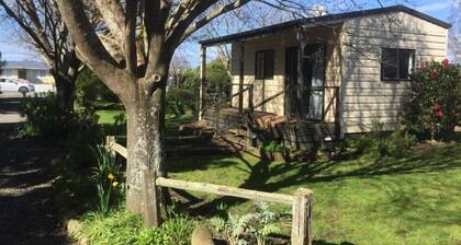 Cottage récemment rénové dans un jardin tranquille