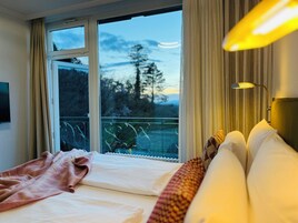 Ropa de cama hipoalergénica y minibar 