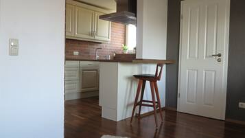 KĂŒhlschrank, Mikrowelle, Ofen, Herdplatte