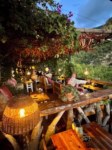 Turan Hill Lounge