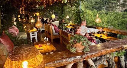 Turan Hill Lounge