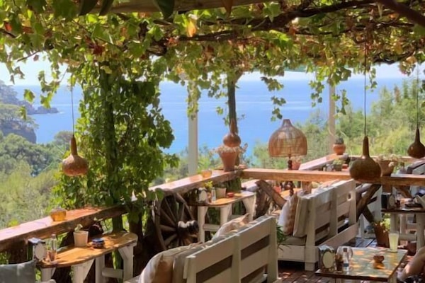 Frokost og middag serveres